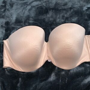 • Victorias Secret Body By Victoria Lined Strapless Bra In Nude •
